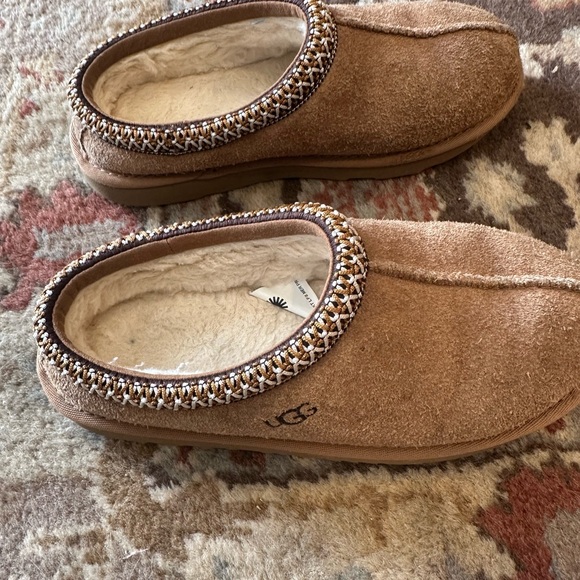 Like new uggs - Picture 3 of 5